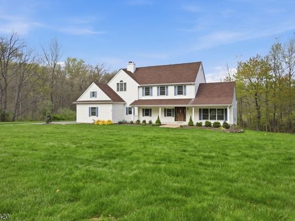 29 Castle Ct, Randolph, NJ 07869