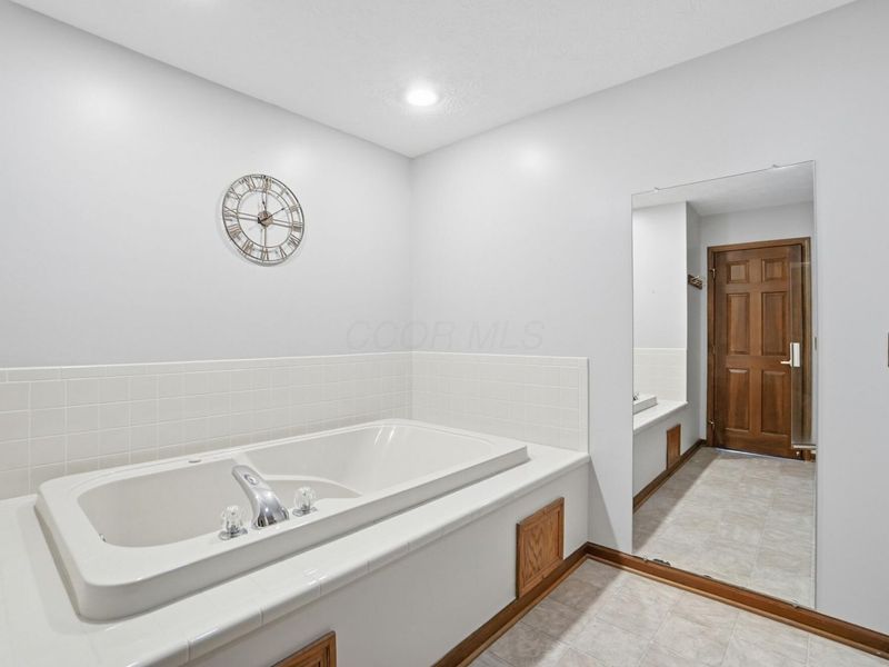 1738 Berwick Drive , Springfield, OH 45503 Photo 47