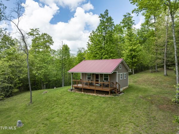 994 Fairview Road, Hampton, TN 37658