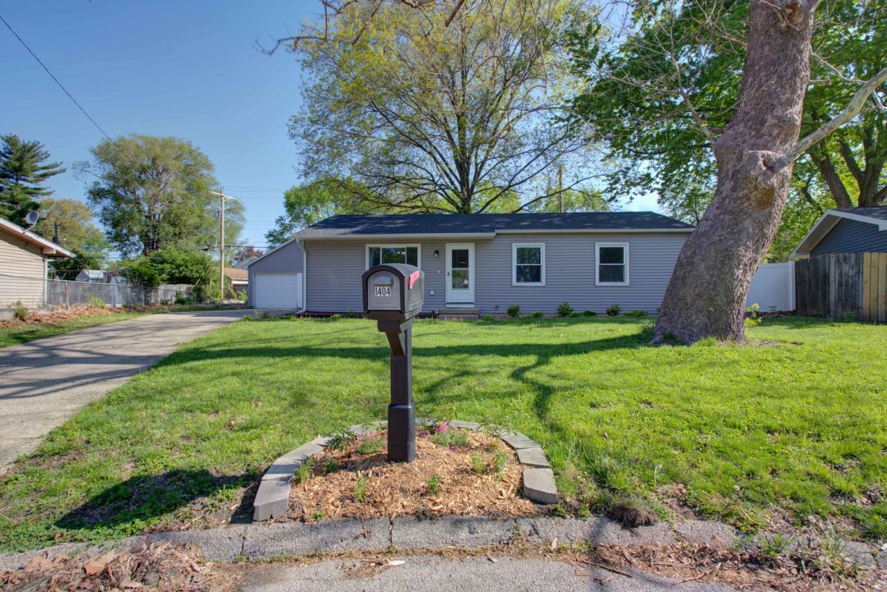 1404 Briarwood Drive , Champaign, IL 61821