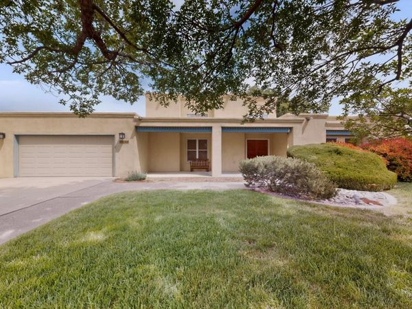 2308 Calle De Real NW, Albuquerque, NM 87104