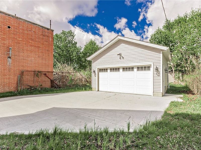 2240 E 97th Street, Cleveland, OH 44106 Photo 40