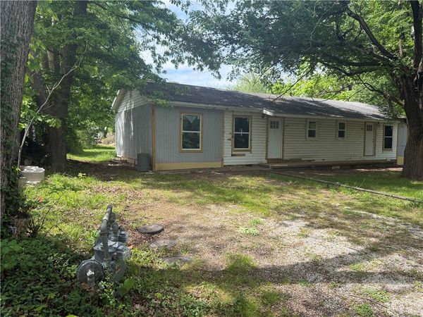 1806 N C Street , Rogers, AR 72756