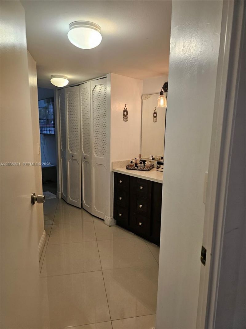 20400 W Country Club Dr , Unit 315, Aventura, FL 33180 Photo