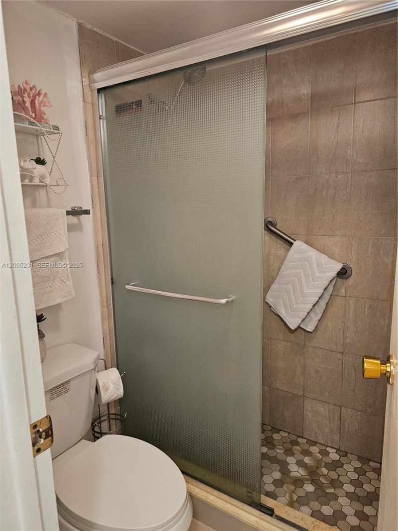 20400 W Country Club Dr , Unit 315, Aventura, FL 33180 Photo