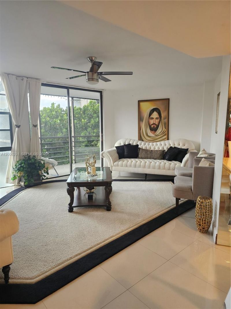 20400 W Country Club Dr , Unit 315, Aventura, FL 33180 Photo