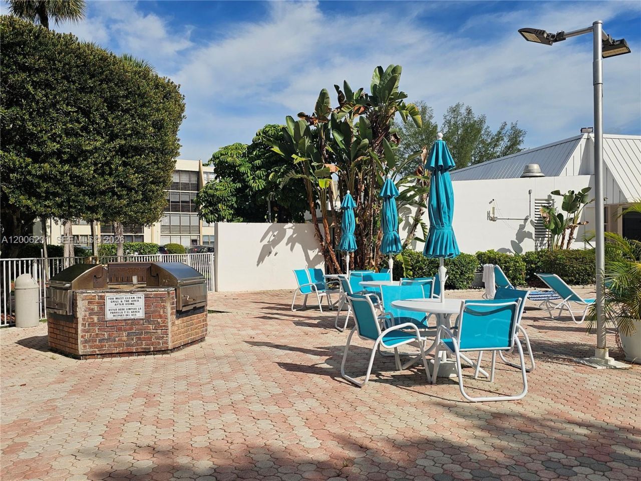 20400 W Country Club Dr , Unit 315, Aventura, FL 33180 Photo