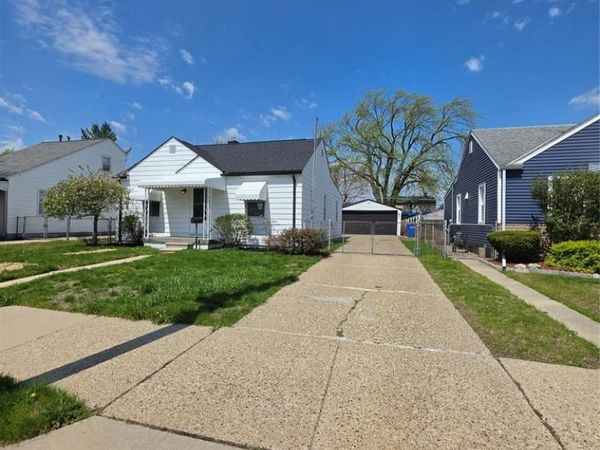8285 Chapp Avenue S, Warren, MI 48089