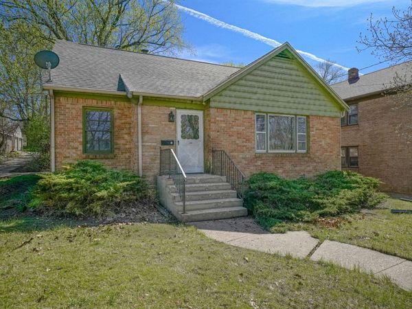 1529 Benton Street , Rockford, IL 61107