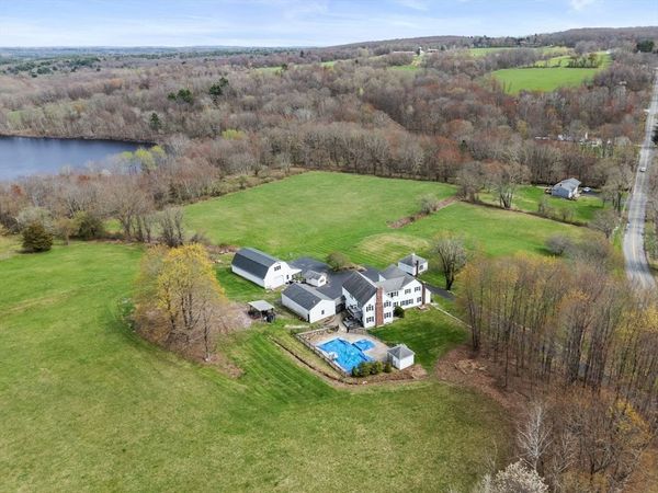 63 Uxbridge Rd, Sutton, MA 01590