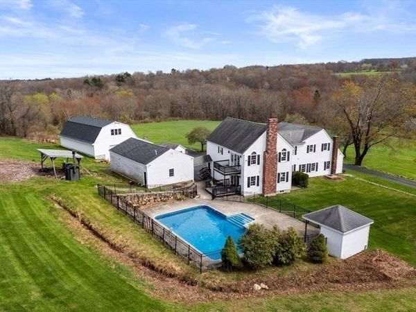 63 Uxbridge Rd, Sutton, MA 01590