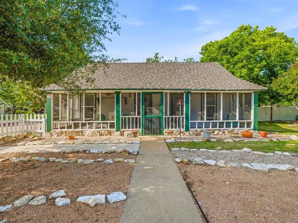 401 E Bridge Street, Granbury, TX 76048