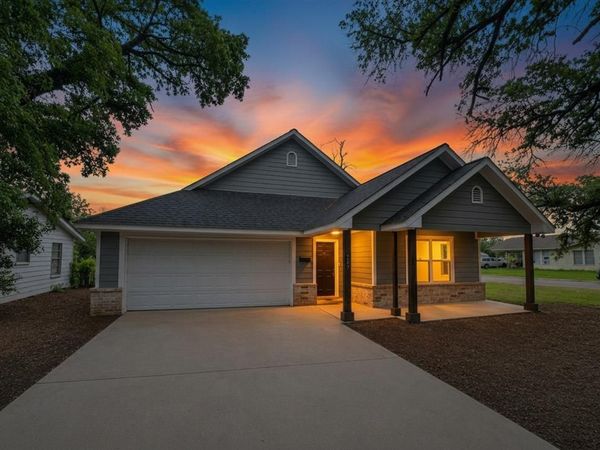 207 E Mccoulskey Street , Terrell, TX 75160