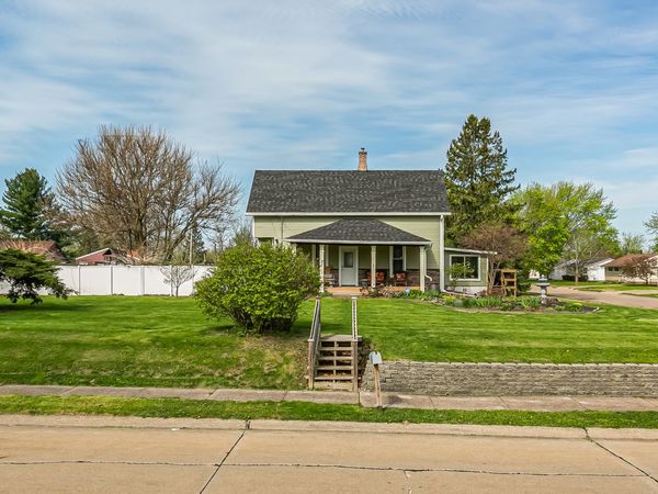 2136 N Zenith Avenue, Davenport, IA 52804