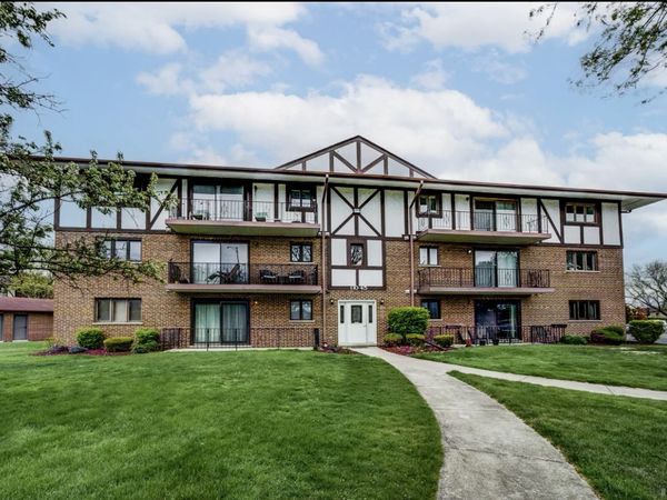 11045 S Theresa Circle , Unit 2B, Palos Hills, IL 60465