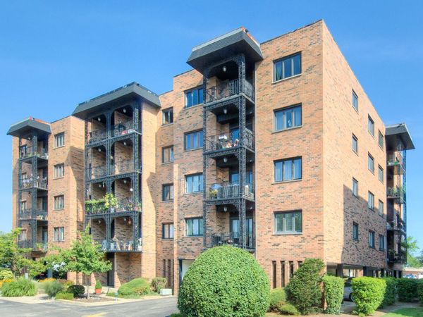 9396 Landings Lane , Unit 306, Des Plaines, IL 60016