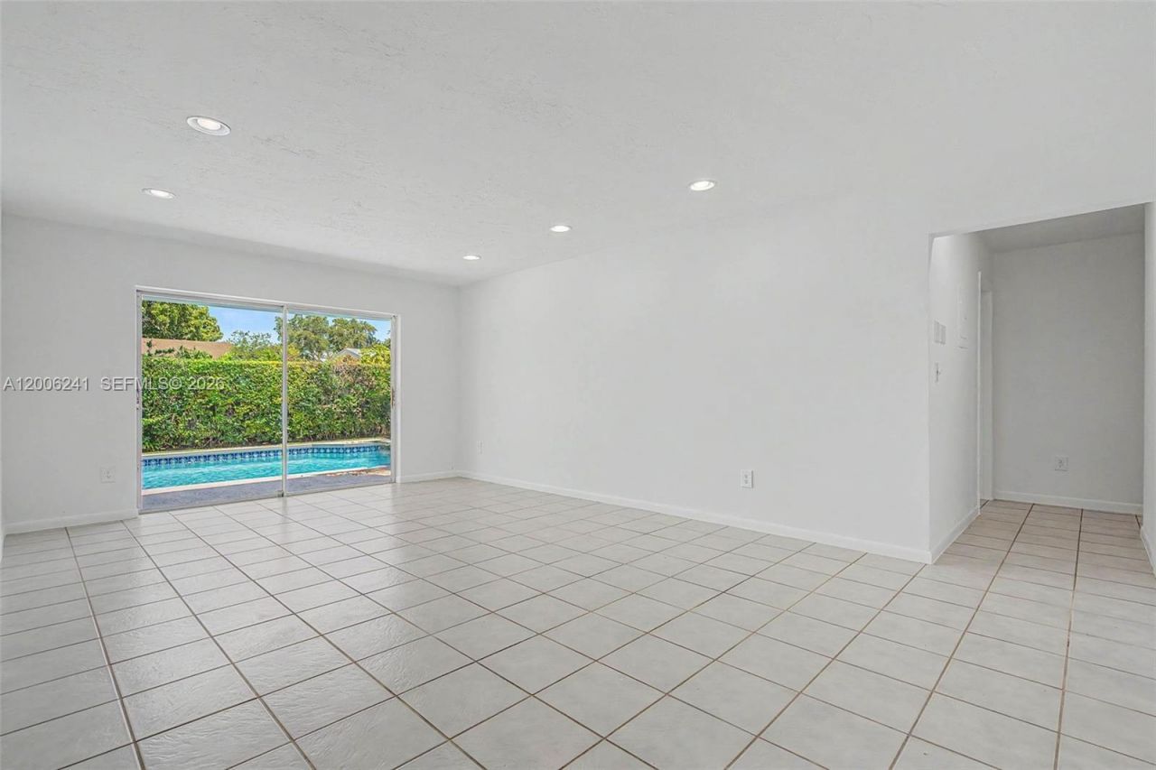 12001 SW 118th St, Miami, FL 33186 Photo