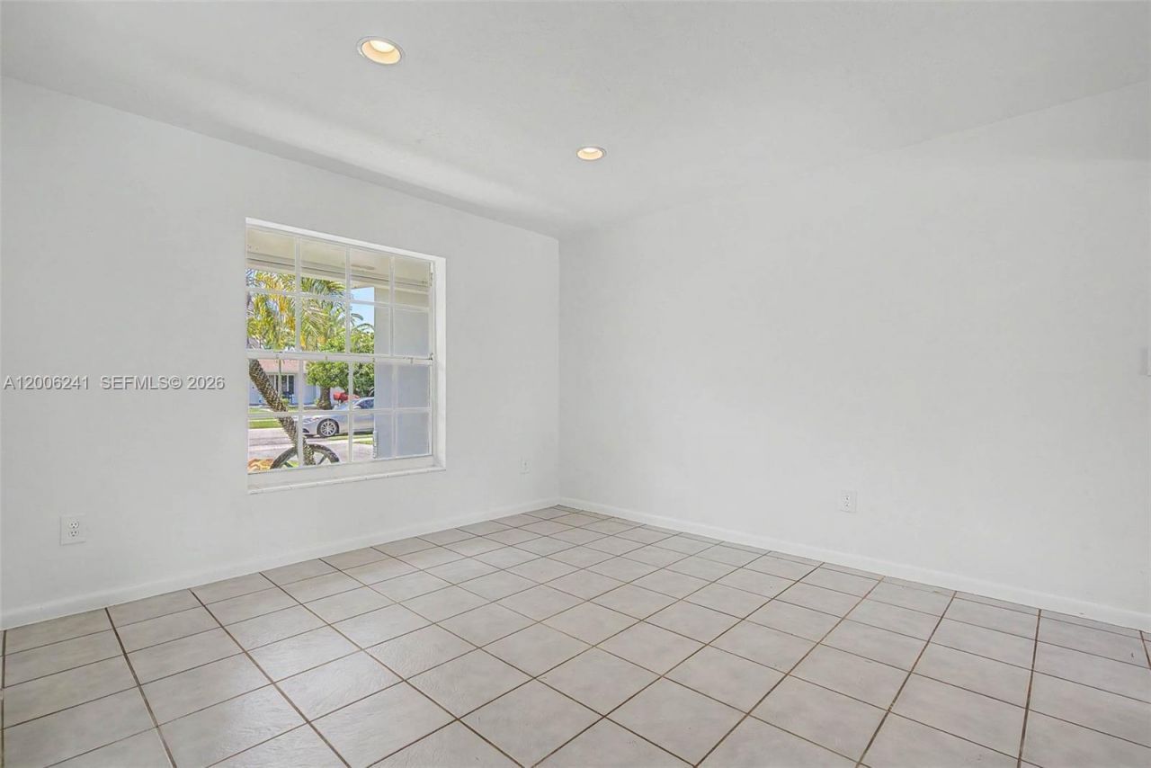 12001 SW 118th St, Miami, FL 33186 Photo