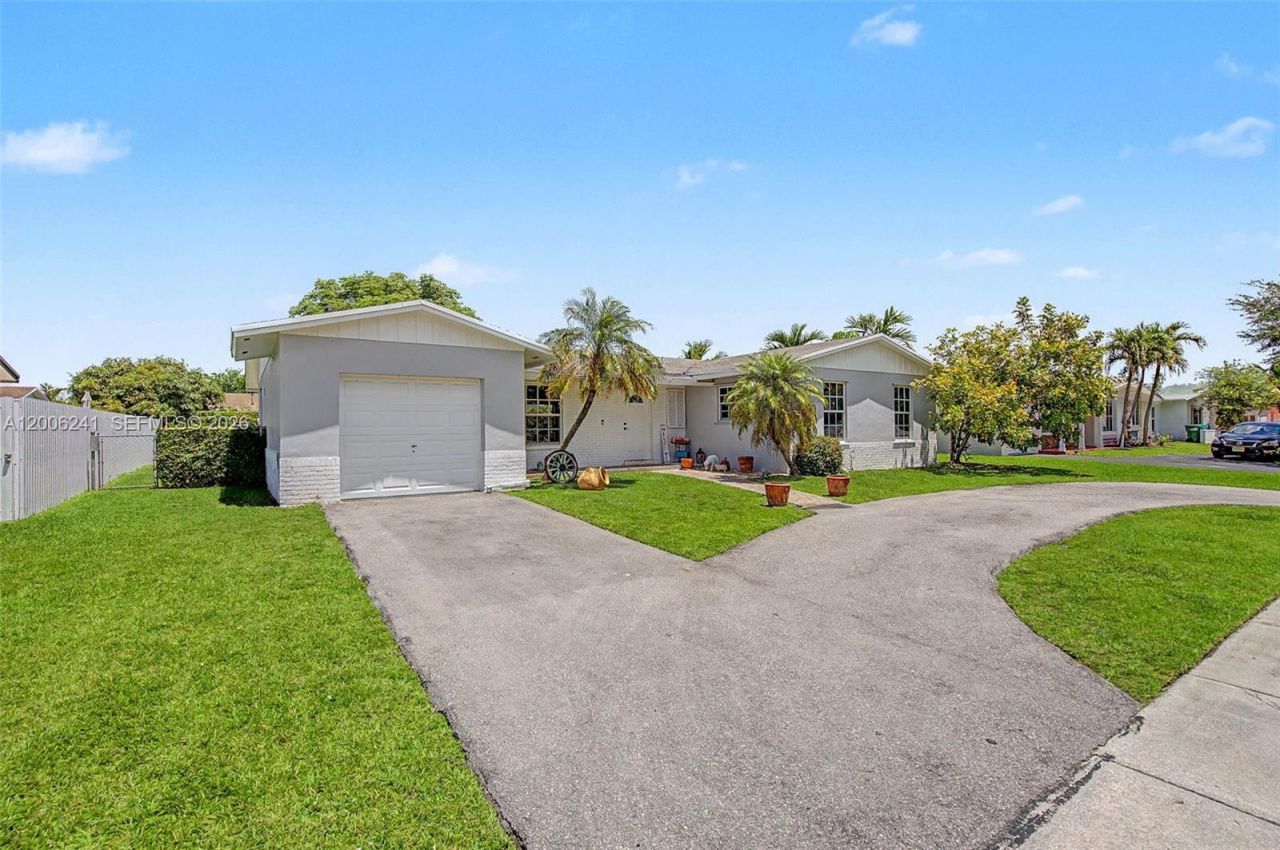 12001 SW 118th St, Miami, FL 33186 Photo