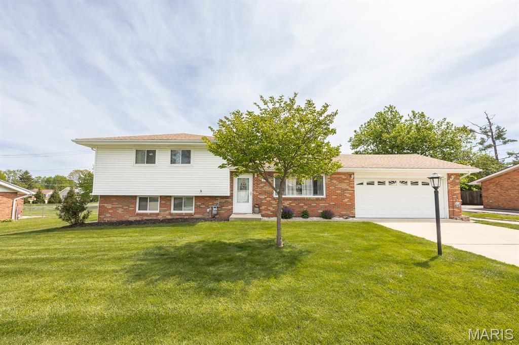 4703 Dadrian Drive , Godfrey, IL 62035 Main Photo