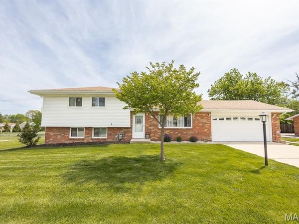 4703 Dadrian Drive , Godfrey, IL 62035