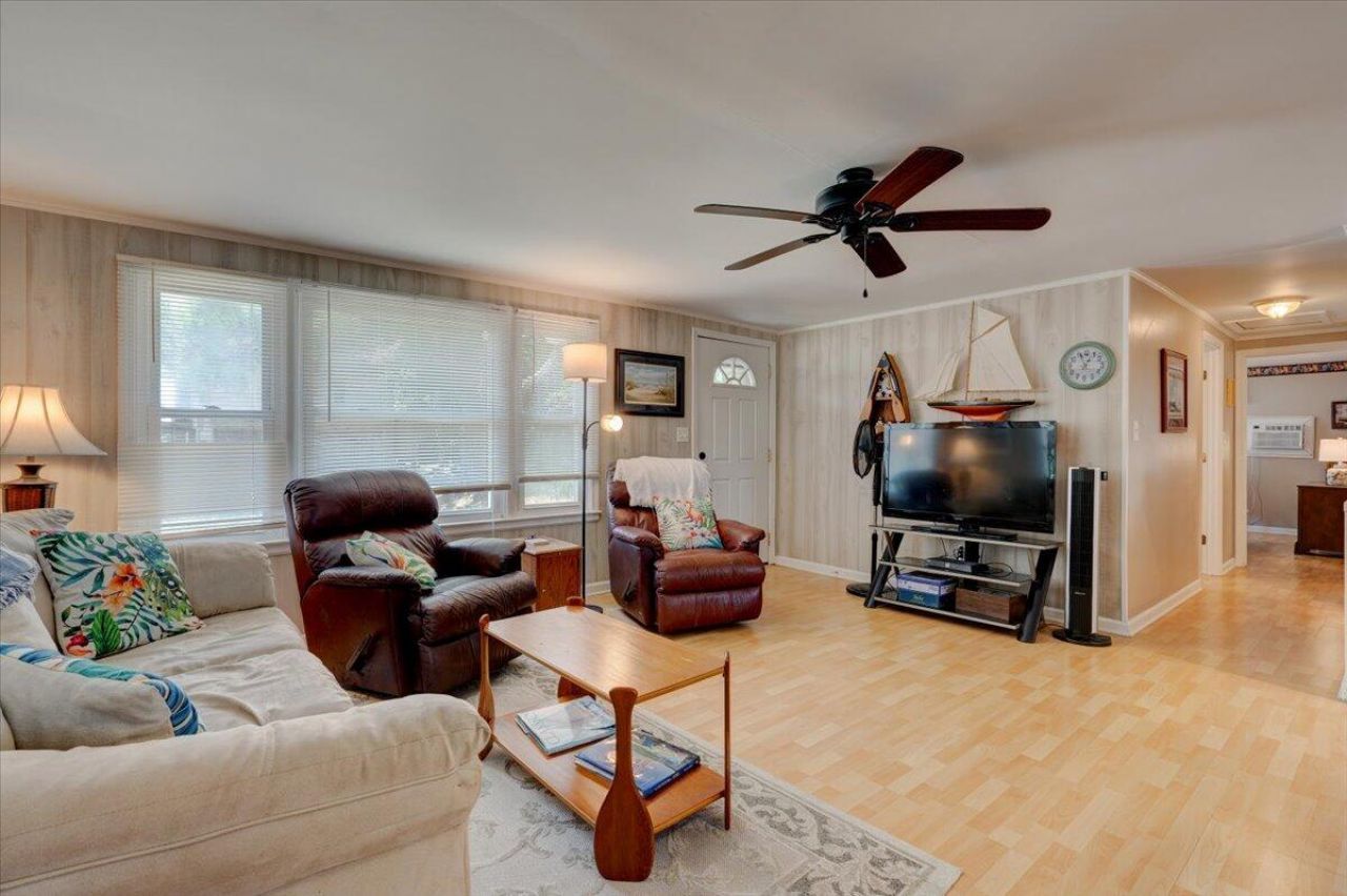 1302 E Ashley Avenue Photo 11