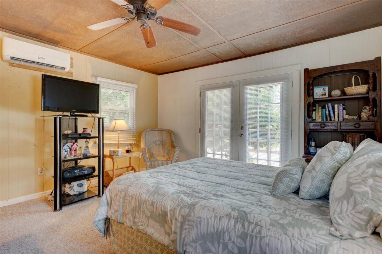 1302 E Ashley Avenue Photo 19