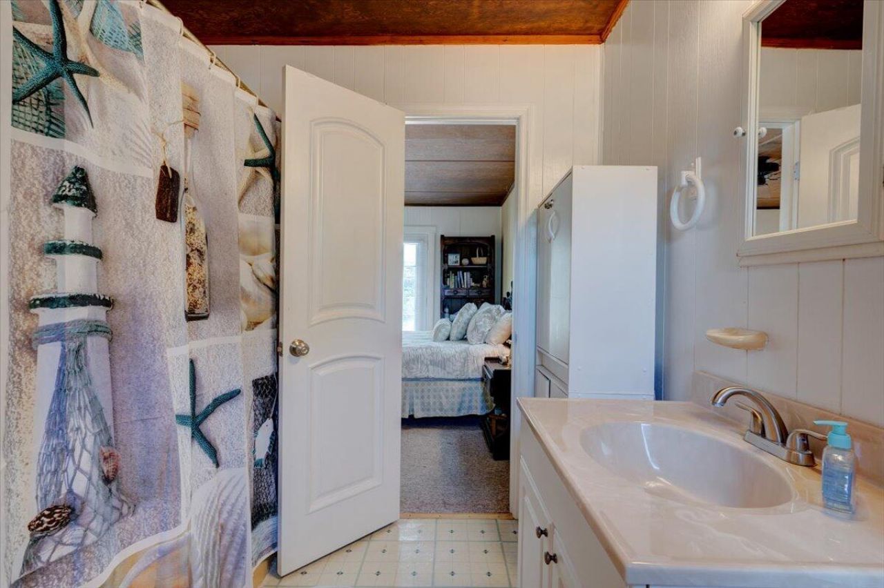 1302 E Ashley Avenue Photo 21