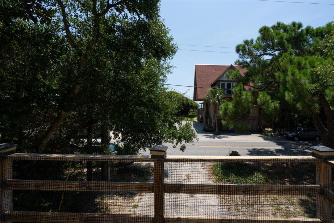 1302 E Ashley Avenue Photo 22