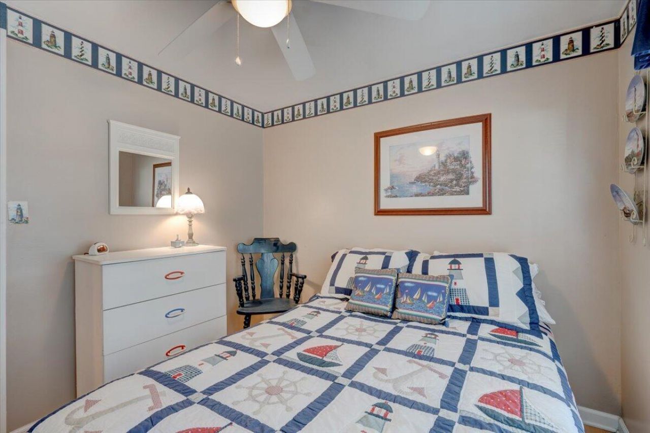 1302 E Ashley Avenue Photo 27