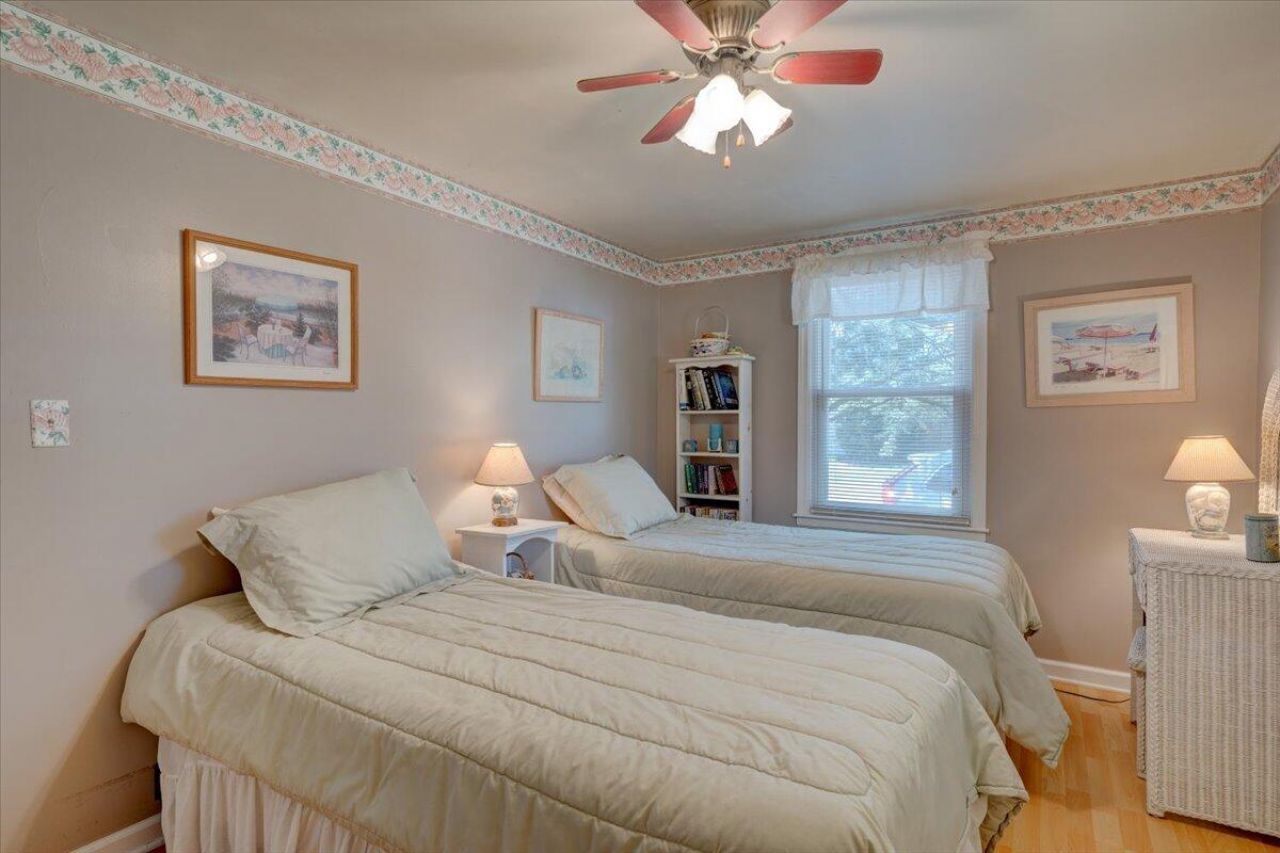 1302 E Ashley Avenue Photo 28