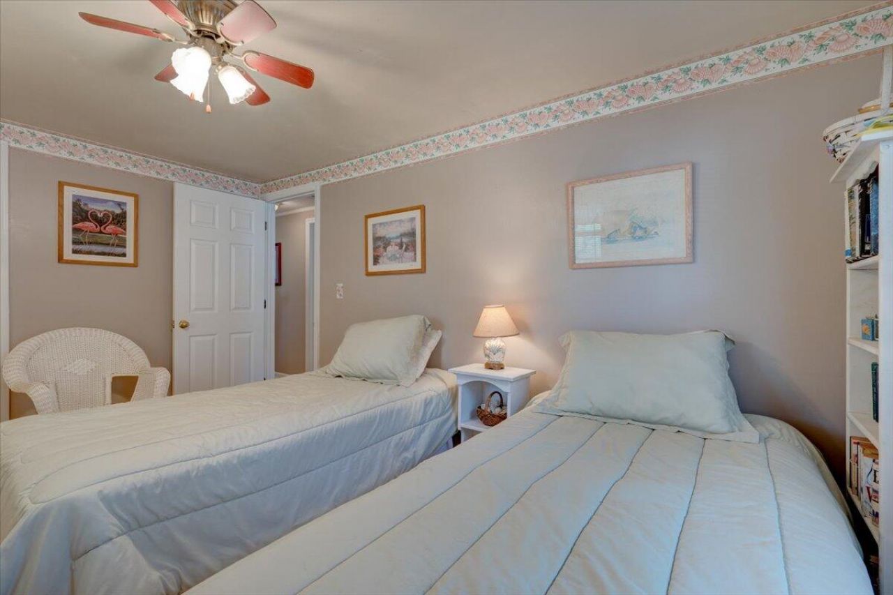 1302 E Ashley Avenue Photo 30