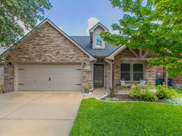 1630 Hillside Drive, Waxahachie, TX 75165