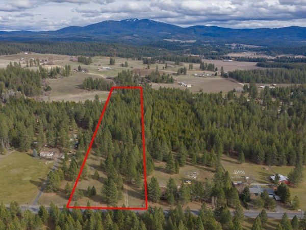 28202 N Bruce Rd, Chattaroy, WA 99003