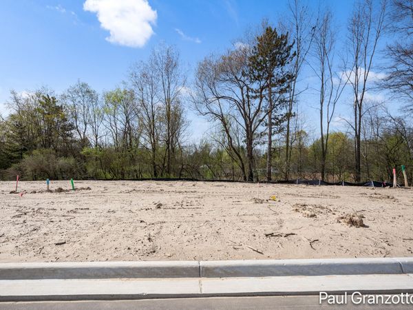 3060 Arbor Creek Avenue SE, Kentwood, MI 49512