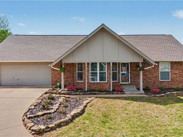 2612 W Chateau Drive , Rogers, AR 72758