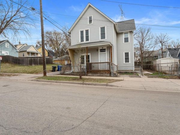 792 Duluth Street , Saint Paul, MN 55106