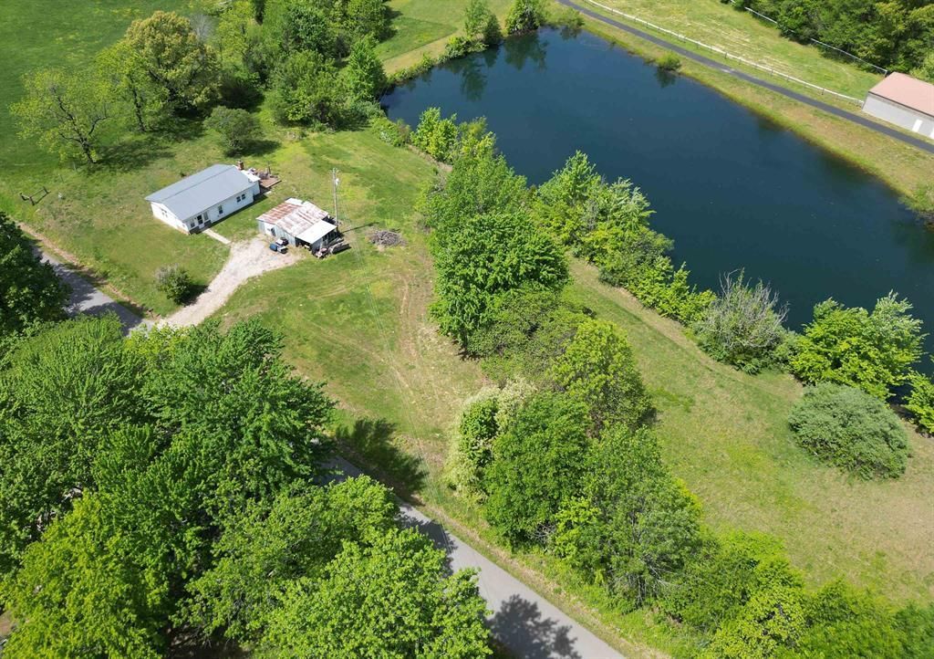 303 J W Bailey Rd, Calhoun, KY 42327 Main Photo