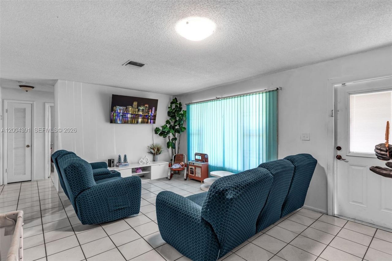 2321 NW 47th Ave, Lauderhill, FL 33313 Photo