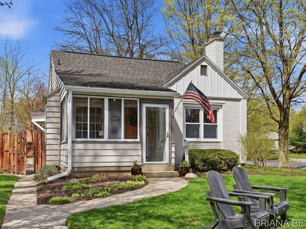 1757 Warwick Road SE, East Grand Rapids, MI 49506