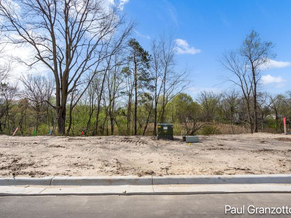3044 Arbor Creek Avenue SE, Kentwood, MI 49512