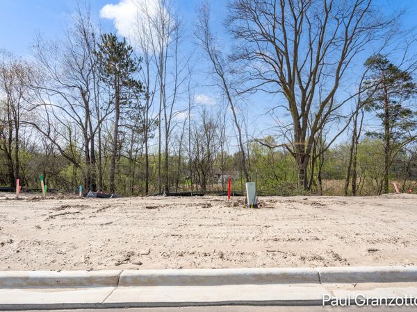 3052 Arbor Creek Avenue SE, Kentwood, MI 49512