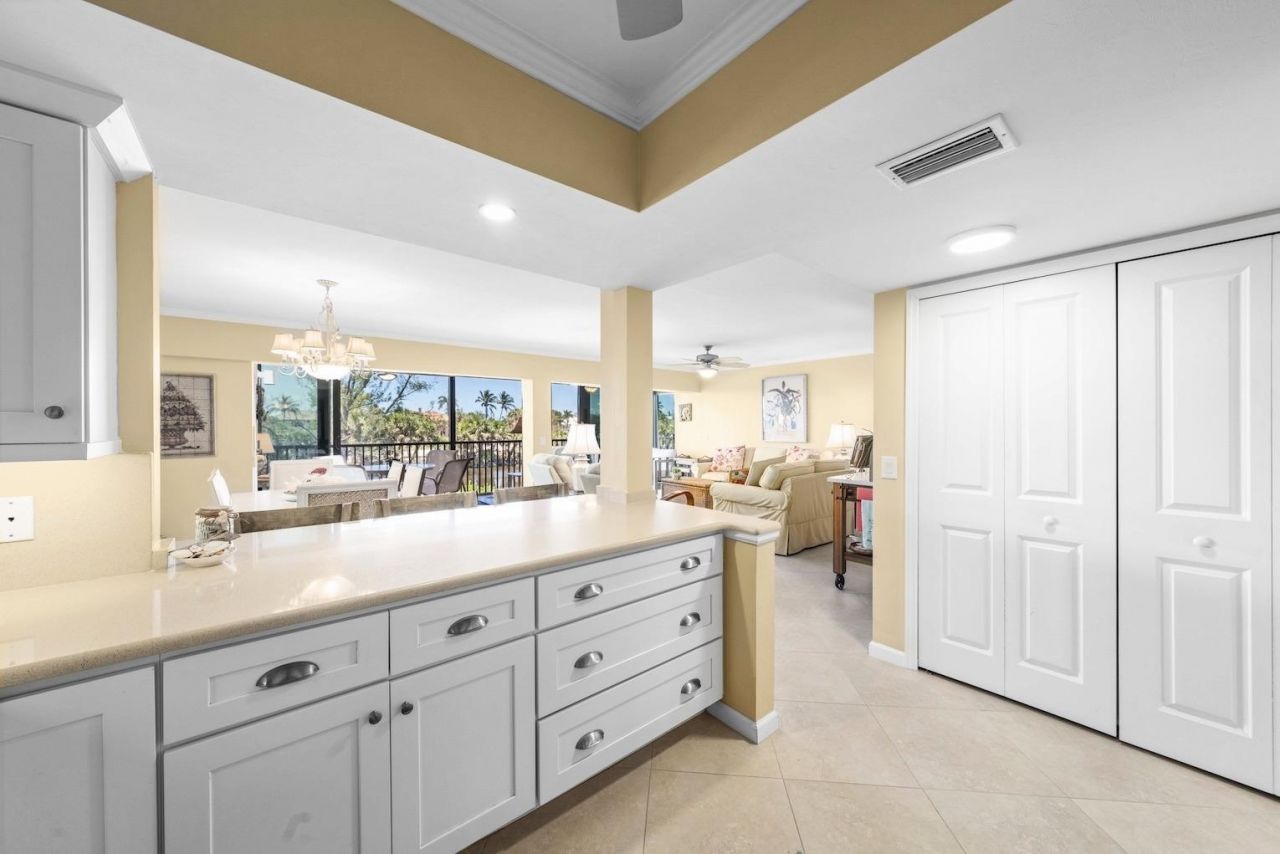 1340 Middle Gulf Dr, Unit 8A, Sanibel, FL 33957 Photo