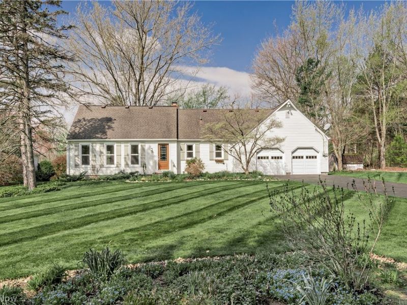 75 Maple Hill Drive, Chagrin Falls, OH 44022 Photo 1