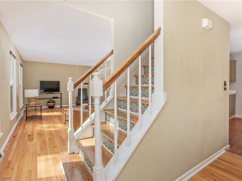 75 Maple Hill Drive, Chagrin Falls, OH 44022 Photo 2