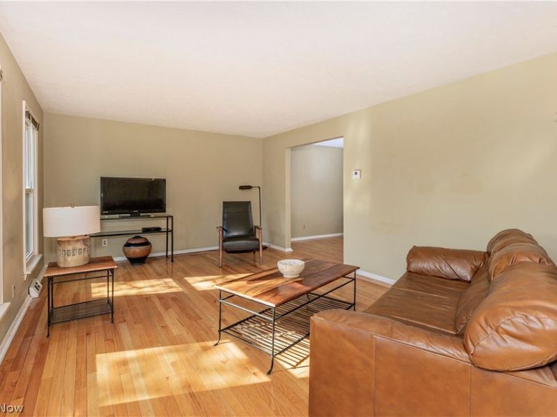 75 Maple Hill Drive, Chagrin Falls, OH 44022 Photo 3