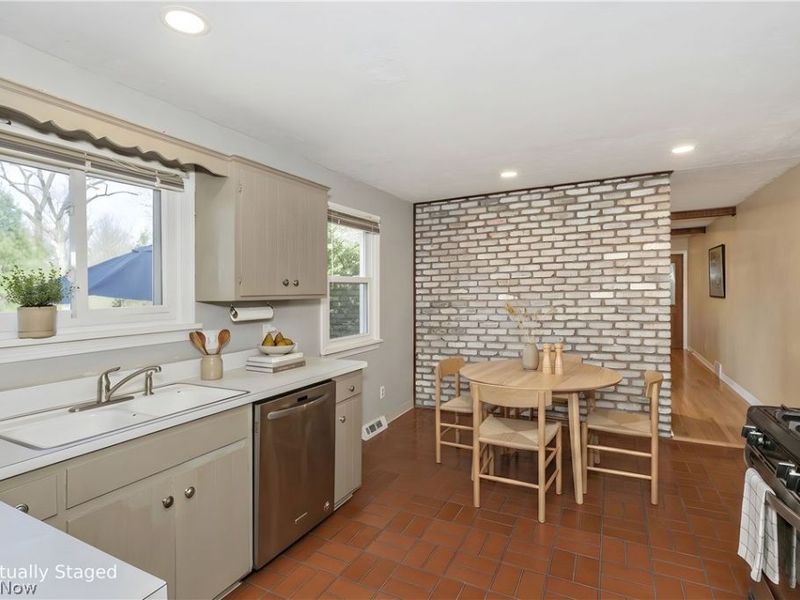 75 Maple Hill Drive, Chagrin Falls, OH 44022 Photo 8