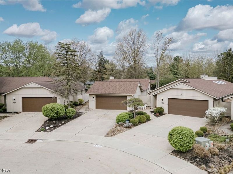 22156 Meadowsouth Court, Strongsville, OH 44149 Photo 2