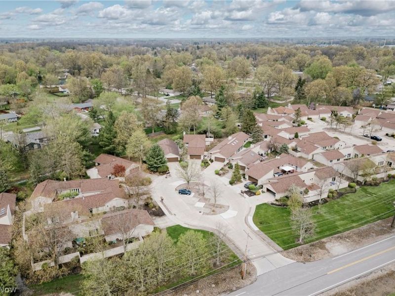 22156 Meadowsouth Court, Strongsville, OH 44149 Photo 4