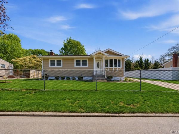 52 William Street, Brentwood, NY 11717